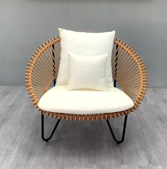 Outdoor woven rattan lounge chair